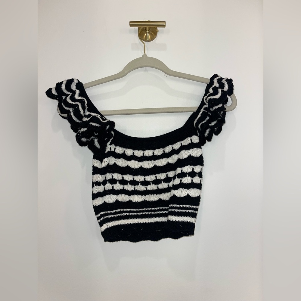 crop black and white top
H&M
